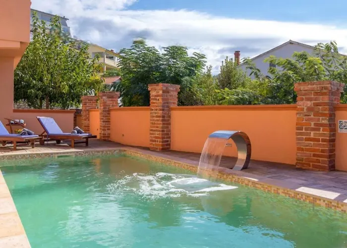 Luxury Pool By Guide Daire *