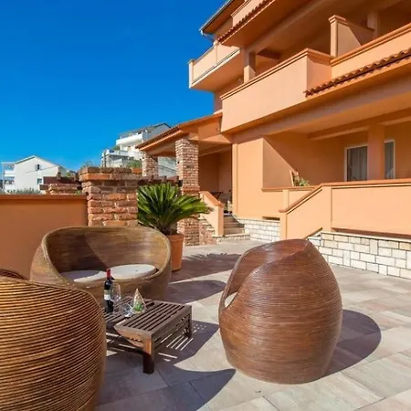 Apartman Luxury Pool By Guide Kampor