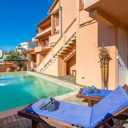 Luxury Pool By Guide شقة