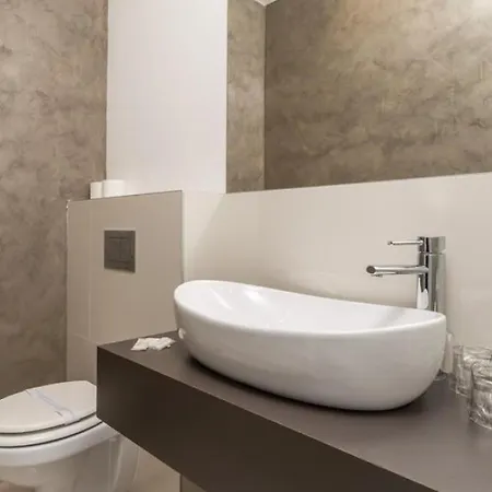 Luxury Pool By Guide شقة *