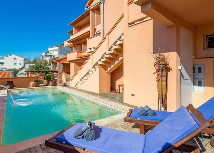 Luxury Pool By Guide *
