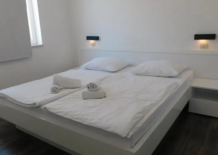 Luxury Pool By Guide Apartament